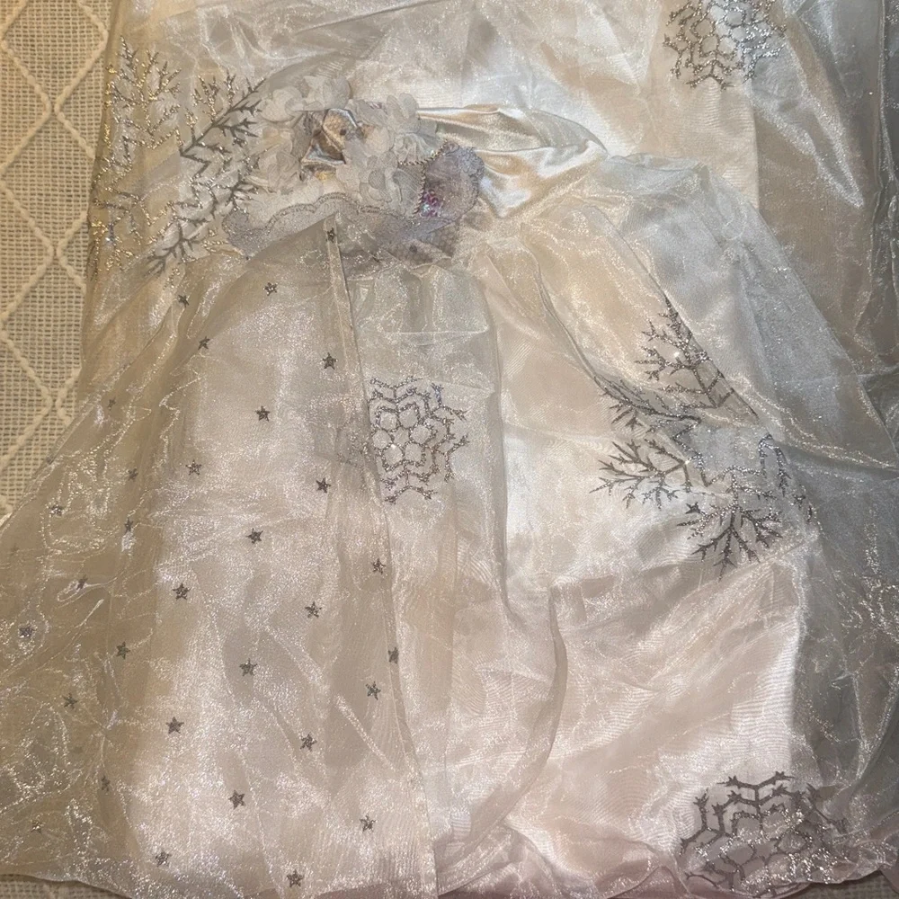 Alice Through the Looking Glass White Queen Costume - Picture 6 of 10